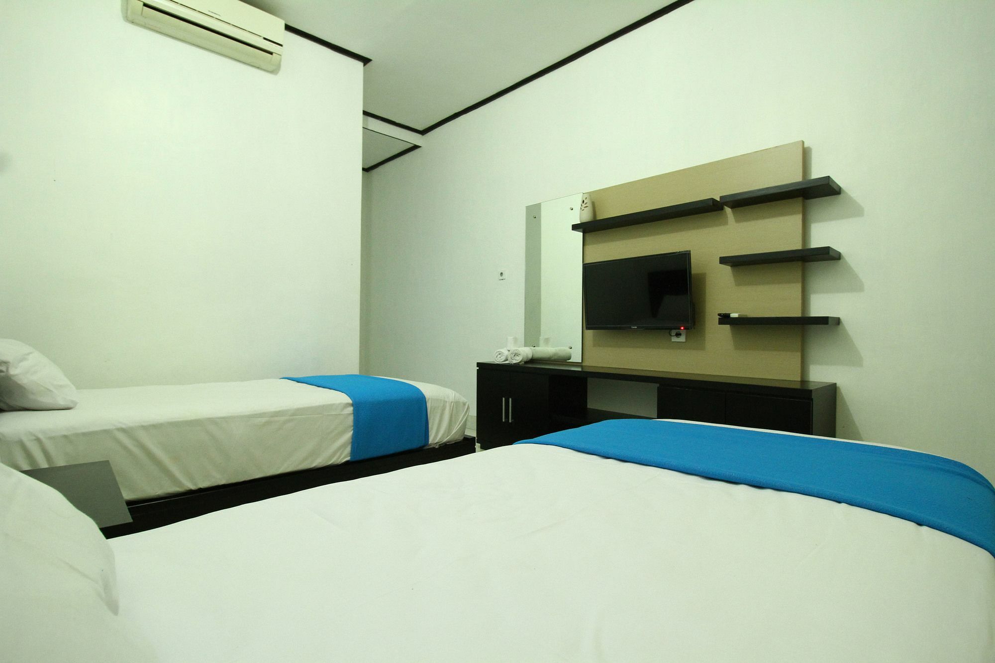 Dua Dara Inn Kuta Legian  Exterior photo