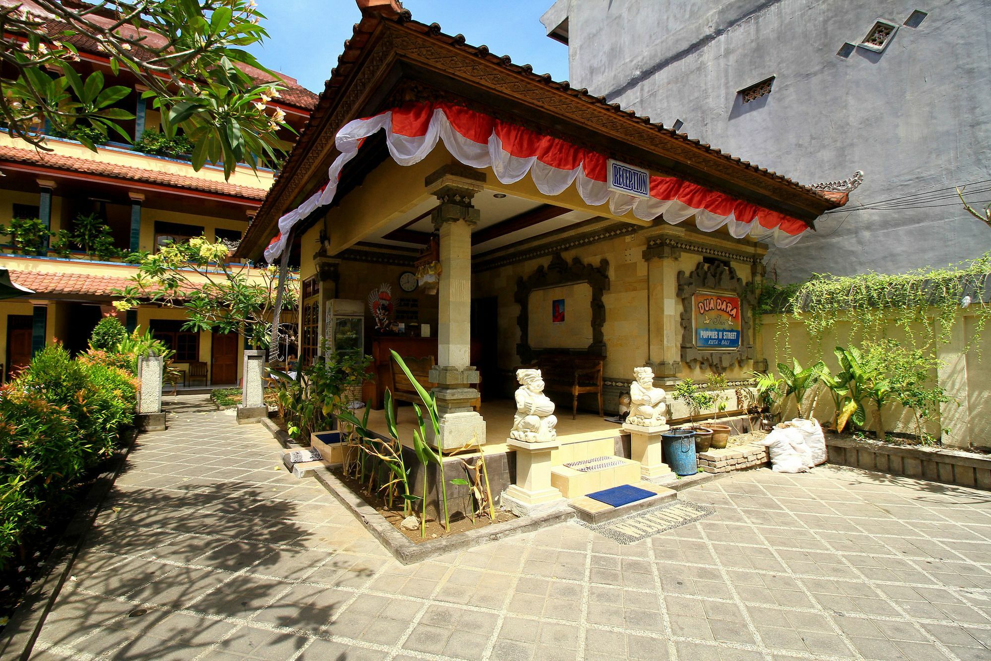 Dua Dara Inn Kuta Legian  Exterior photo