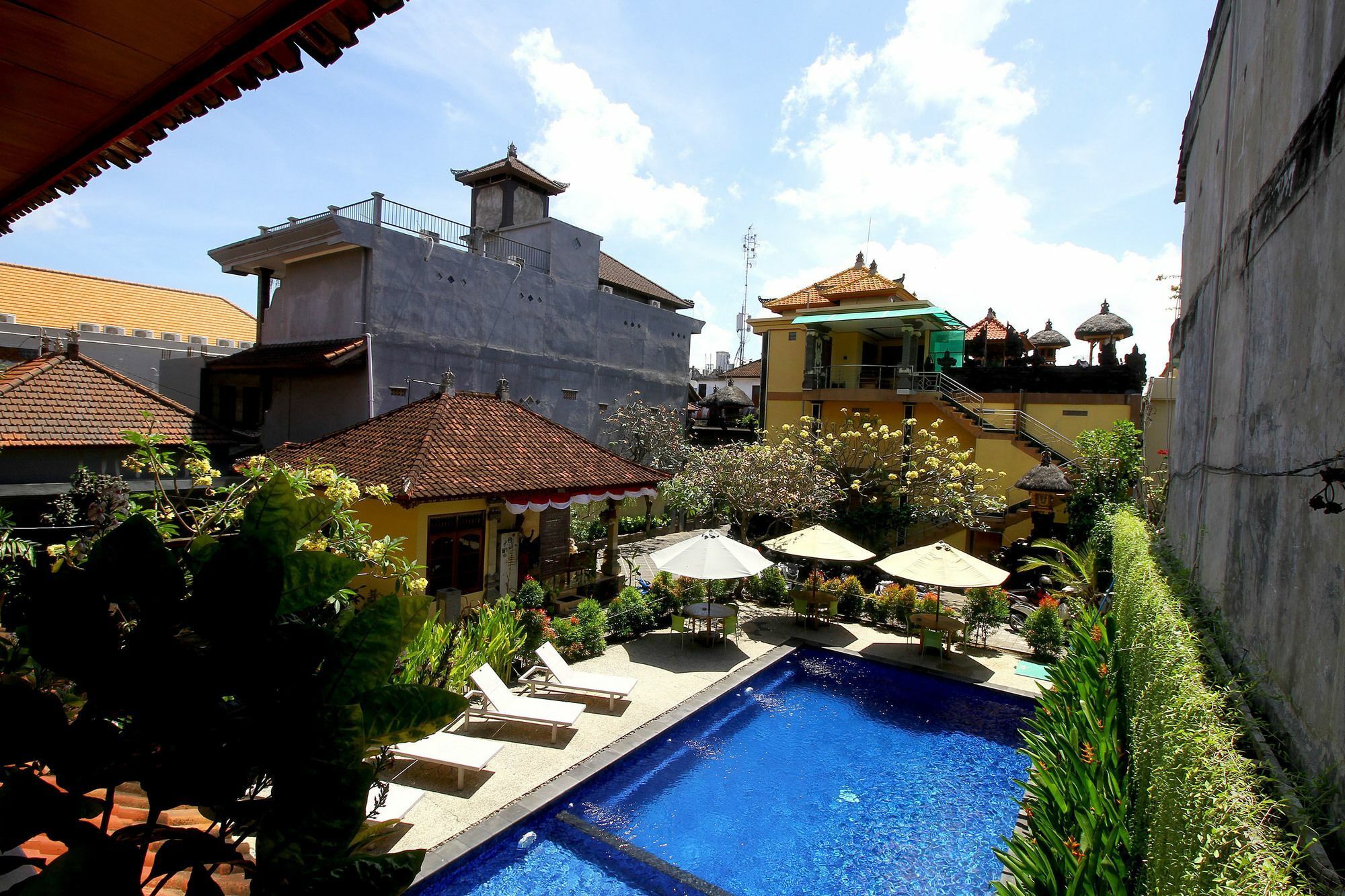 Dua Dara Inn Kuta Legian  Exterior photo